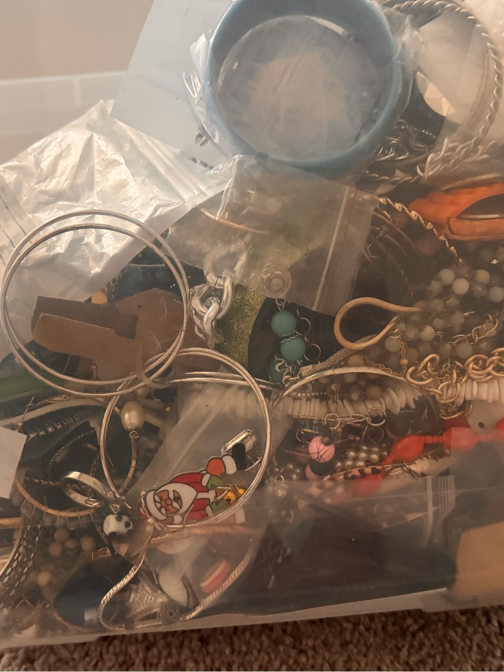 24lbs of assorted Jewelry - Picture 7 of 12
